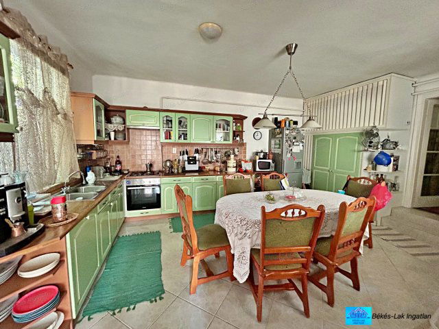 Eladó családi ház, Békésen 60 M Ft, 5+1 szobás