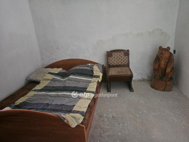 Eladó családi ház, Ajkán 7.5 M Ft, 1 szobás