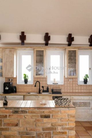 Eladó téglalakás, Mohácson 79.9 M Ft, 4 szobás