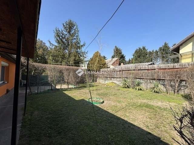 Eladó családi ház, Budapesten, III. kerületben 59.9 M Ft