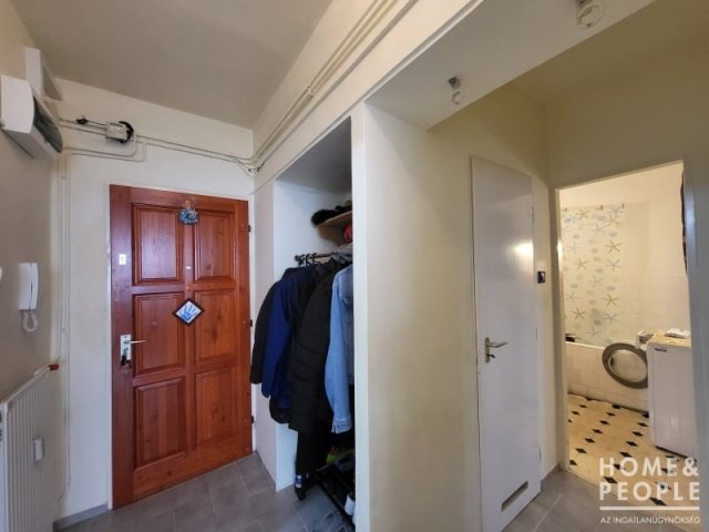 Eladó téglalakás, Szegeden 15 M Ft, 2 szobás