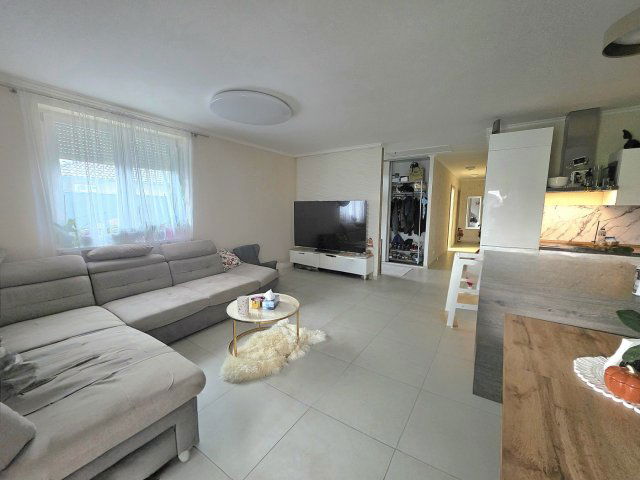 Eladó ikerház, Nagytarcsán 159.9 M Ft, 3+1 szobás