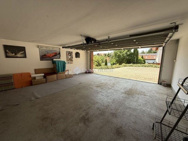 Eladó téglalakás, Pécsett 114.9 M Ft, 4 szobás