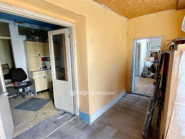Eladó családi ház, Csongrádon 7 M Ft, 2 szobás