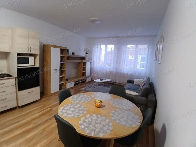 Eladó téglalakás, Nyíregyházán 49.9 M Ft, 3 szobás