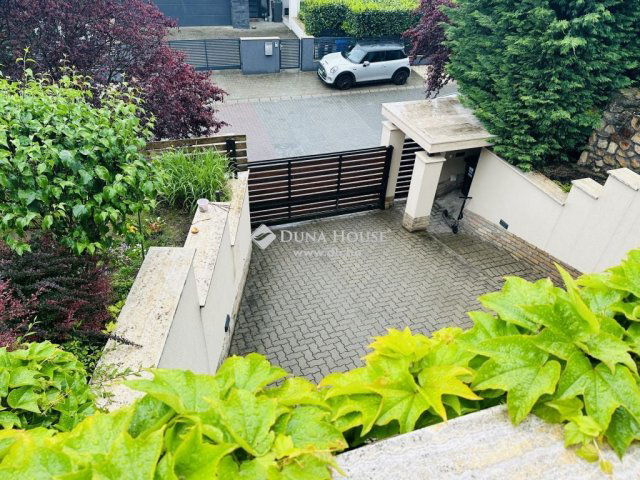 Eladó családi ház, Ürömön 349 M Ft, 6 szobás