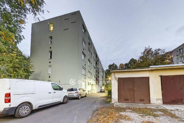 Eladó téglalakás, Miskolcon 36 M Ft, 2 szobás