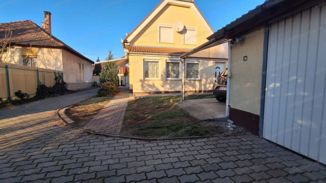 Eladó családi ház, Jászberényben 72.499 M Ft, 2+3 szobás