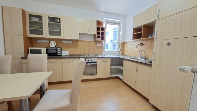 Kiadó téglalakás, albérlet, Pécsett 350 E Ft / hó, 4 szobás