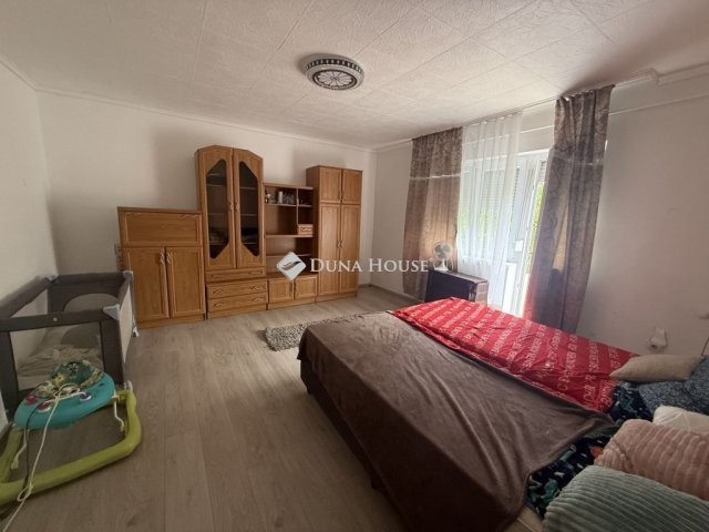 Eladó téglalakás, Pécsett 27.9 M Ft, 1 szobás
