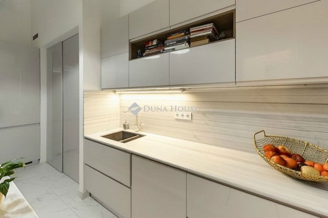 Eladó téglalakás, Budapesten, V. kerületben 399 M Ft, 5 szobás