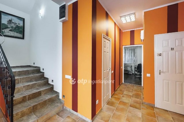 Eladó családi ház, Csomádon 155 M Ft, 4 szobás