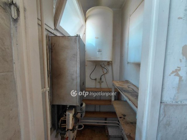 Eladó panellakás, Hatvanban 35 M Ft, 2 szobás