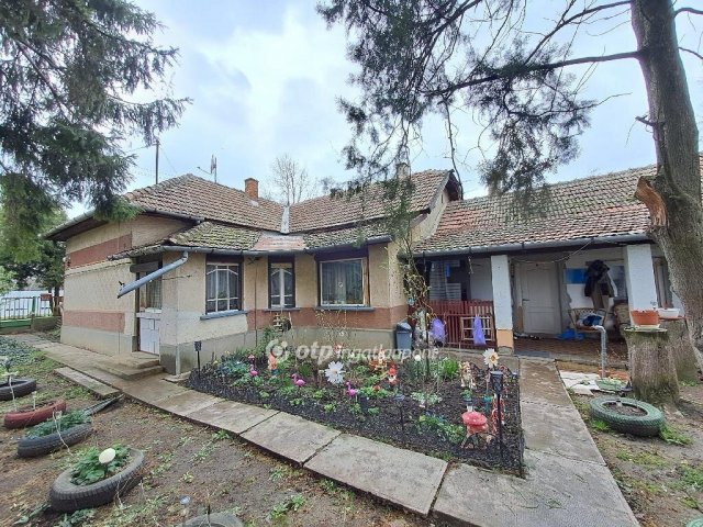 Eladó családi ház, Kenderesen 20 M Ft, 3 szobás