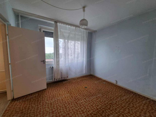 Eladó panellakás, Gyulán 21.9 M Ft, 2+1 szobás