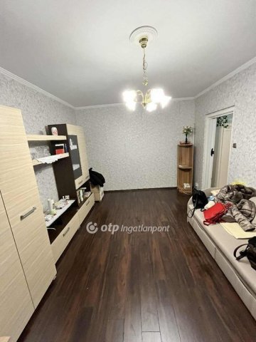 Eladó panellakás, Dunaújvárosban 30 M Ft, 1+1 szobás