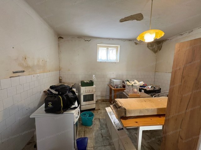 Eladó családi ház, Kemenespálfán 5.5 M Ft, 2 szobás