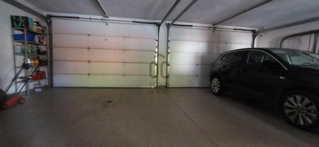 Eladó családi ház, Taksonyon 154.9 M Ft, 9 szobás