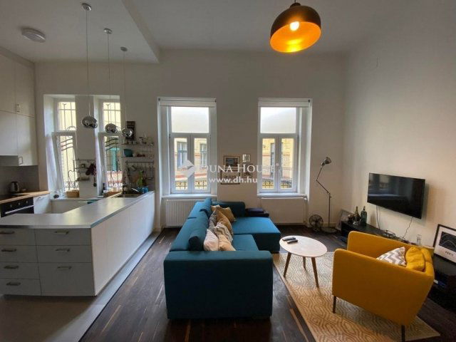 Kiadó téglalakás, albérlet, Budapesten, V. kerületben, 2 szobás