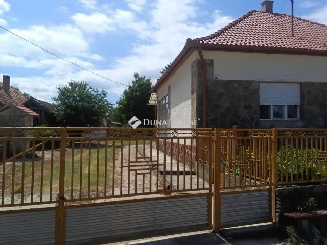 Eladó családi ház, Táskán 30.5 M Ft, 4 szobás