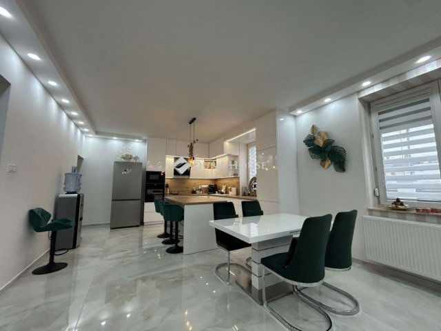 Eladó családi ház, Vecsésen 150 M Ft, 4 szobás