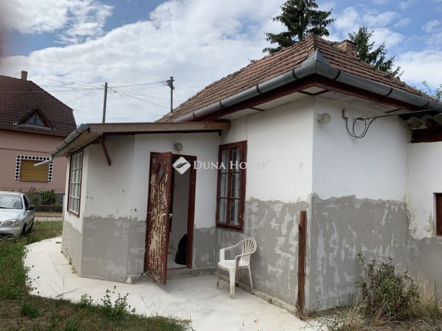 Eladó családi ház, Kisbucsán 25 M Ft, 2 szobás