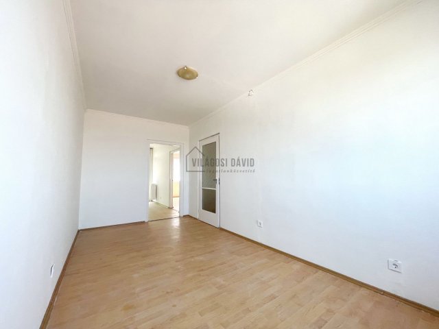 Eladó panellakás, Debrecenben 59.9 M Ft, 3 szobás