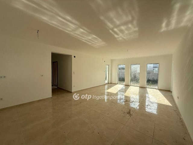 Eladó családi ház, Ráckevén 88.9 M Ft, 4 szobás
