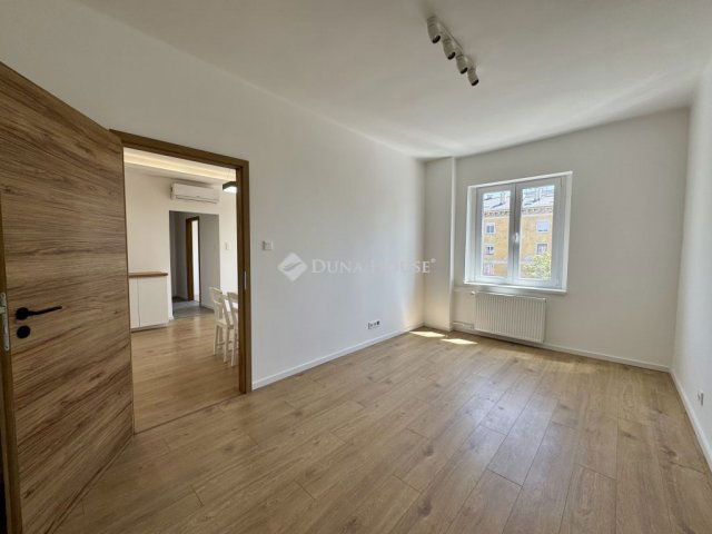 Eladó téglalakás, Budapesten, IV. kerületben 82.7 M Ft, 3 szobás
