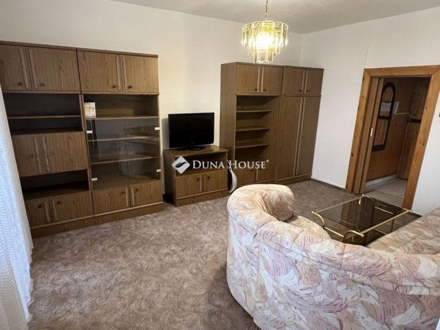 Eladó téglalakás, Dunaújvárosban 32.5 M Ft, 2 szobás