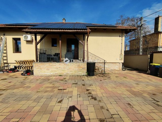 Eladó családi ház, Monoron 109 M Ft, 4 szobás