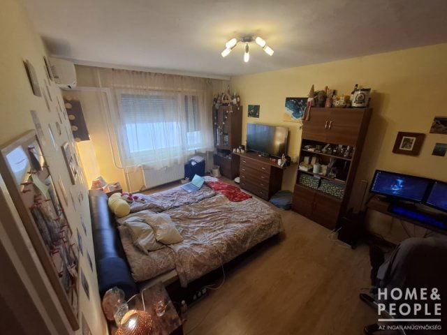 Eladó téglalakás, Szegeden 33 M Ft, 2 szobás