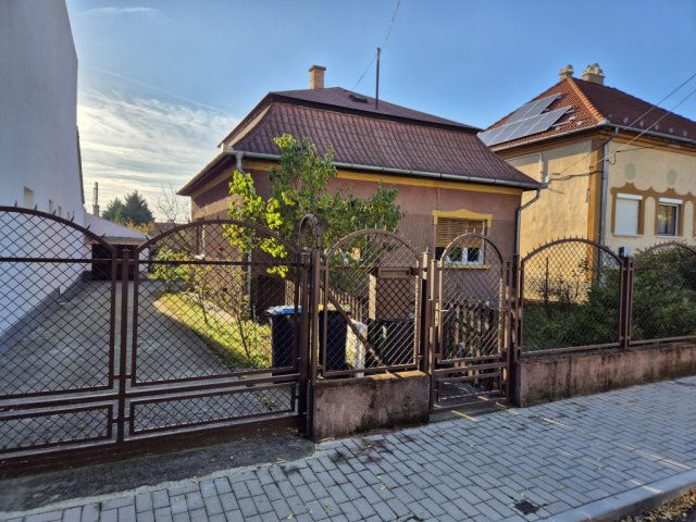 Eladó családi ház, Budapesten, XVI. kerületben 99 M Ft, 4 szobás