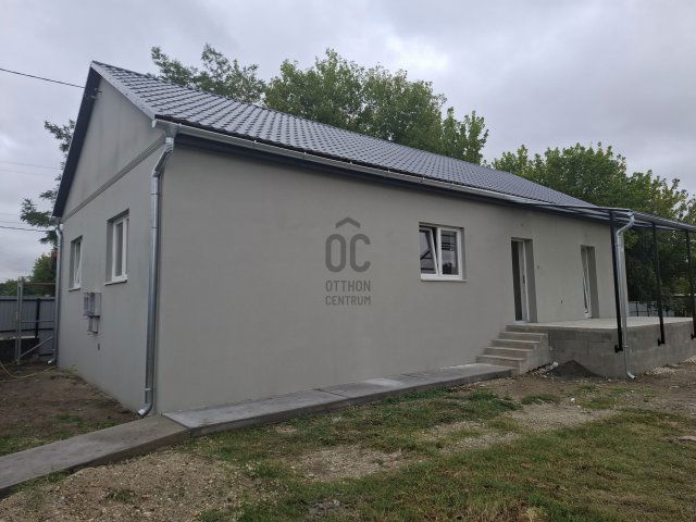 Eladó családi ház, Tápiószentmártonon 56.9 M Ft, 3 szobás