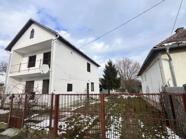 Eladó családi ház, Sarkadon 26.5 M Ft, 4+1 szobás