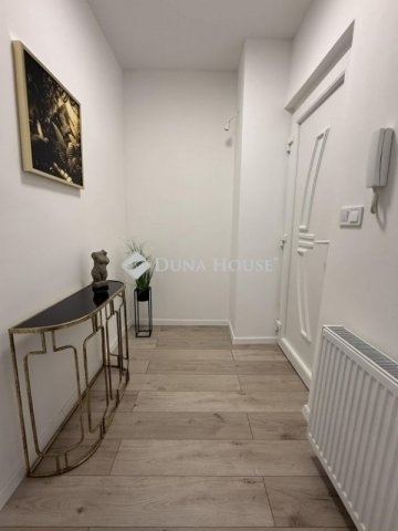 Eladó téglalakás, Pécsett 82.9 M Ft, 3 szobás