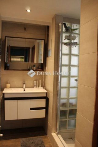 Eladó téglalakás, Budapesten, VIII. kerületben 98 M Ft, 3 szobás