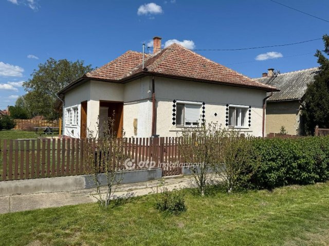 Eladó családi ház, Abádszalókban 41.9 M Ft, 3 szobás