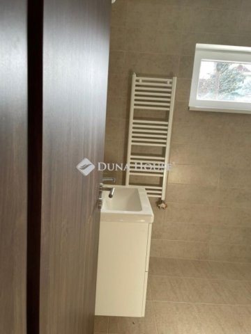 Eladó ikerház, Budapesten, XVI. kerületben 179.9 M Ft, 5 szobás