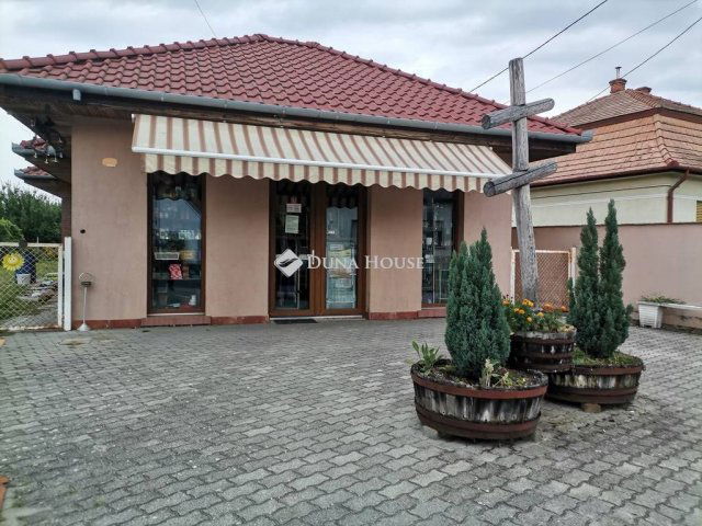 Eladó üzlethelyiség, Szigetszentmártonban 125 M Ft, 3 szobás