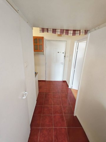 Eladó panellakás, Tatabányán 31.9 M Ft, 1+1 szobás