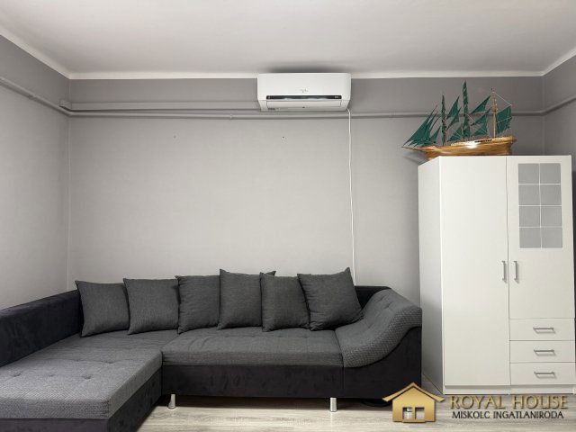 Eladó téglalakás, Miskolcon 31.9 M Ft, 3 szobás