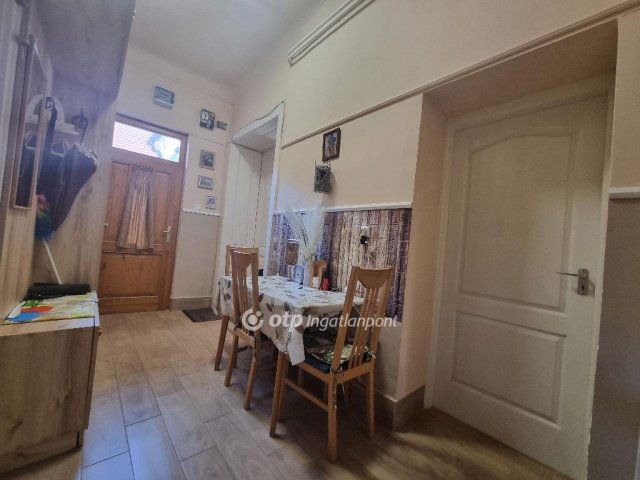 Eladó téglalakás, Pápán 26.95 M Ft, 2 szobás