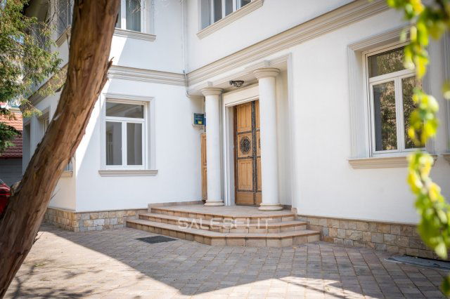 Eladó családi ház, Debrecenben 450 M Ft, 10 szobás