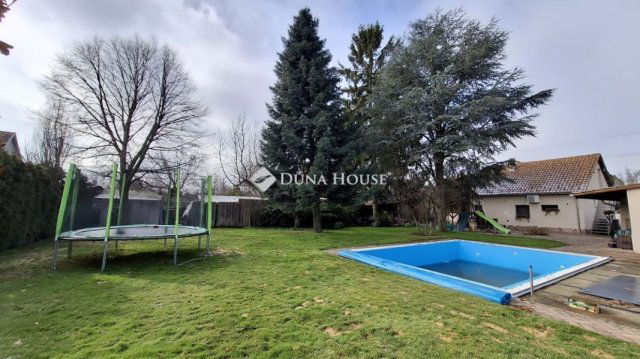 Eladó családi ház, Fóton 144.9 M Ft, 4+2 szobás