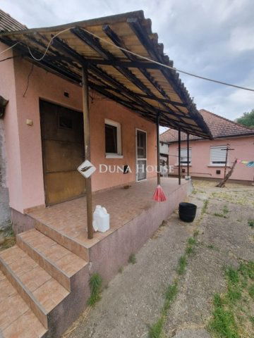 Eladó családi ház, Szigetszentmiklóson 55 M Ft, 2 szobás