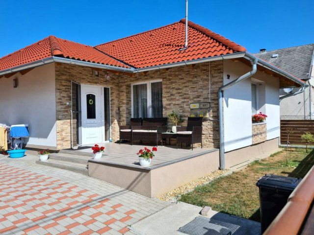 Eladó családi ház, Bakon 60 M Ft, 3 szobás