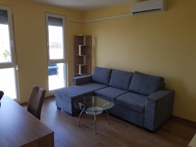 Kiadó panellakás, albérlet, Pécsett 180 E Ft / hó, 1+1 szobás