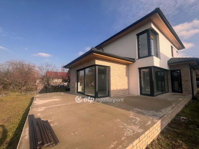 Eladó családi ház, Szegeden 199 M Ft, 5 szobás