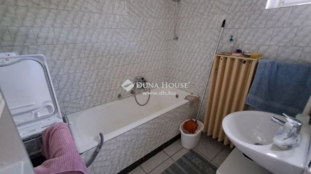 Eladó családi ház, Kecskeméten 69.9 M Ft, 6 szobás